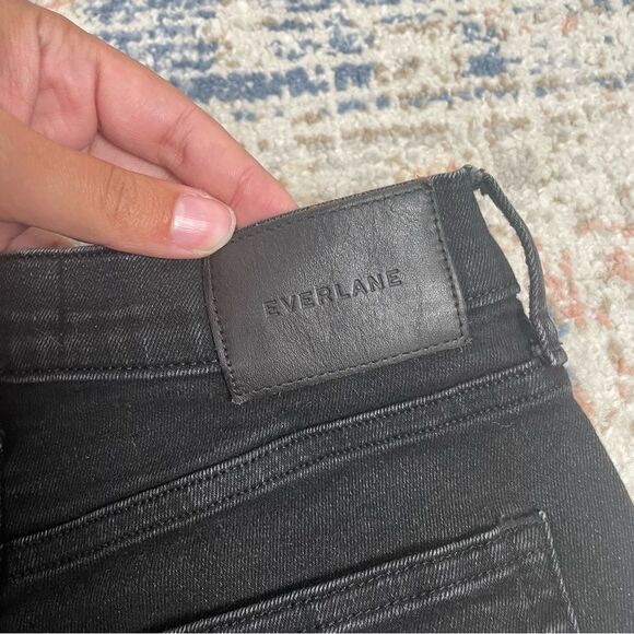 EVERLANE- The High Rise Flare Jean Raw Hem Black Light Wash Size 27 EUC - Picture 9 of 9